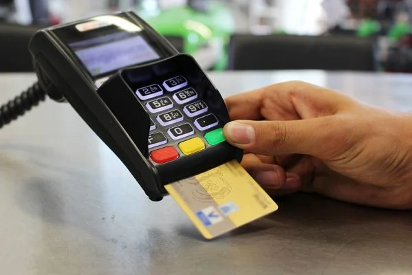 Negociações de contas de energia já podem ser feitas com cartão de crédito e débito