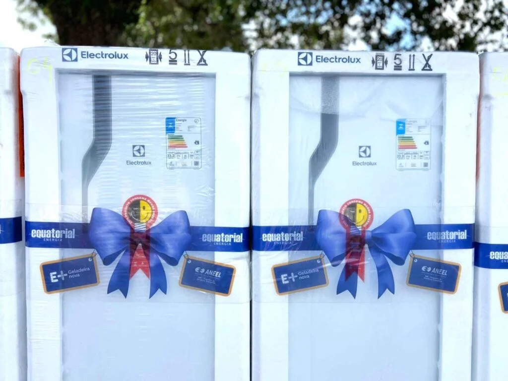 Equatorial Piauí realiza entrega de geladeiras para vítimas das enchentes em Picos