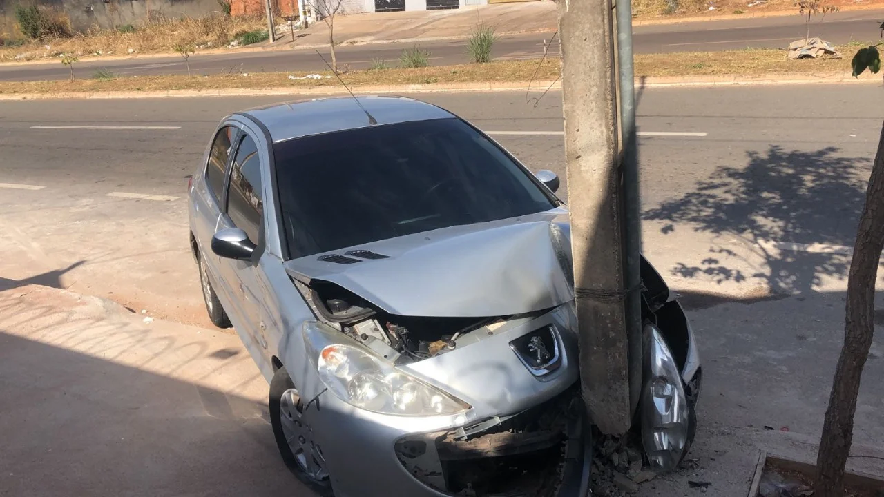 Equatorial Piauí registra uma média de 120 ocorrências de trânsito por mês envolvendo postes de energia elétrica