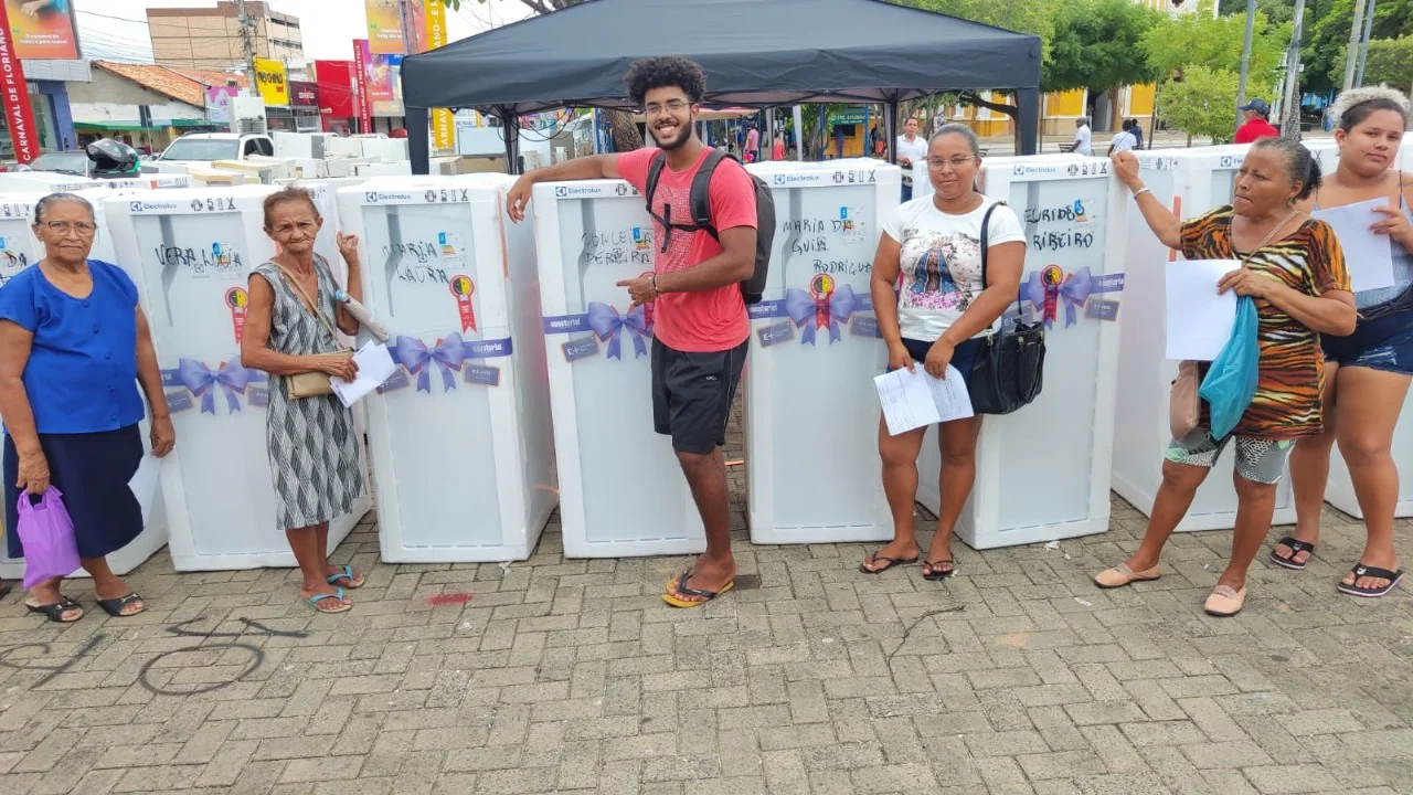 Equatorial Piauí troca mil geladeiras de clientes baixa renda nos primeiros meses do ano