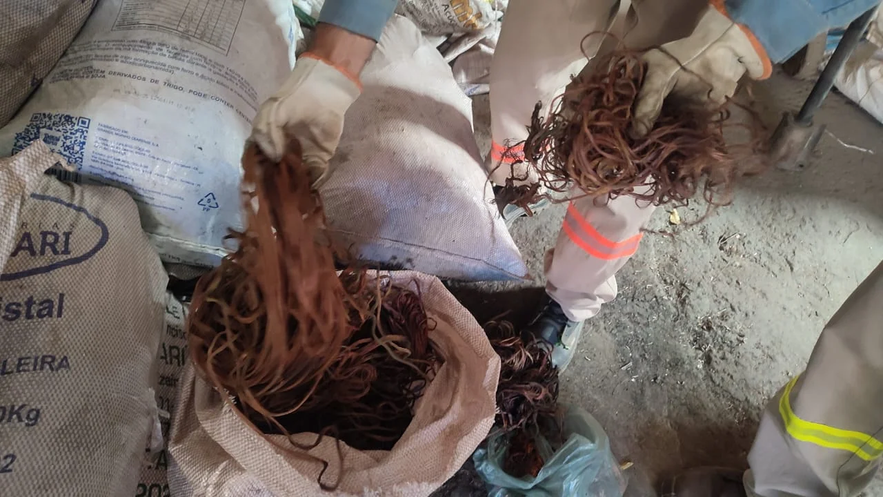 Equatorial Piauí realiza ação em três cidades para combater furto de cabos de energia