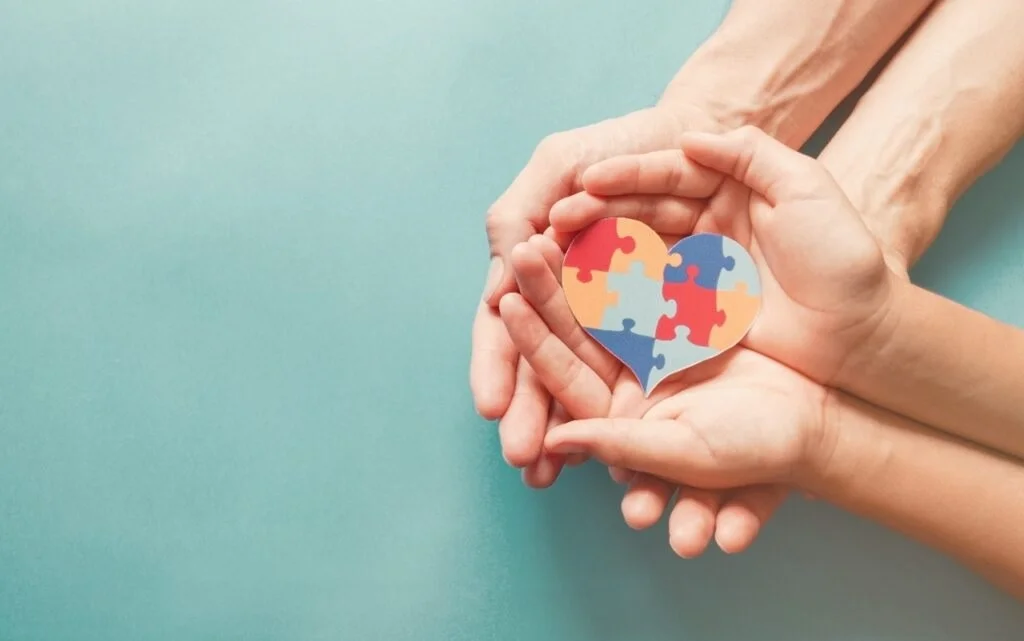 Abril Azul: benefício da Tarifa Social de Energia Elétrica é garantido para pessoas com autismo