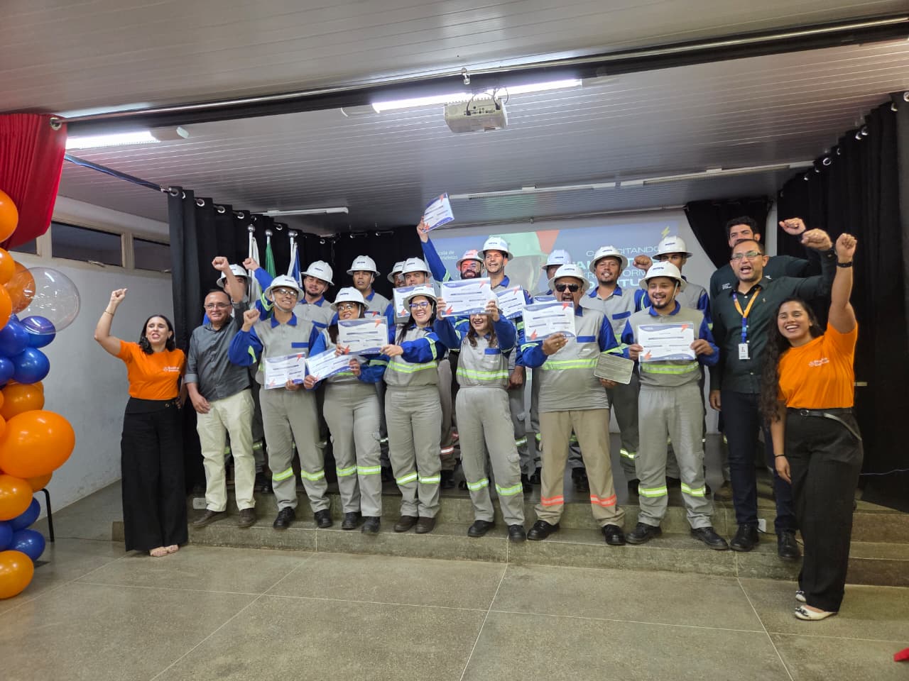 Equatorial Piauí forma 2ª turma da Escola de Eletricistas em Picos 
