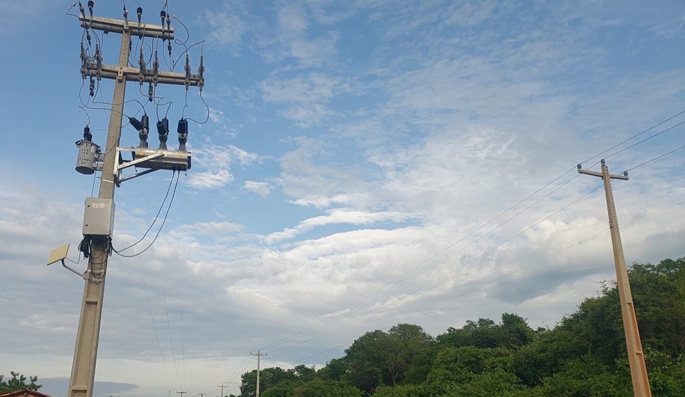 Equatorial Piauí investe mais de R$ 804 mil em melhorias na rede elétrica de Francisco Ayres e Arraial 