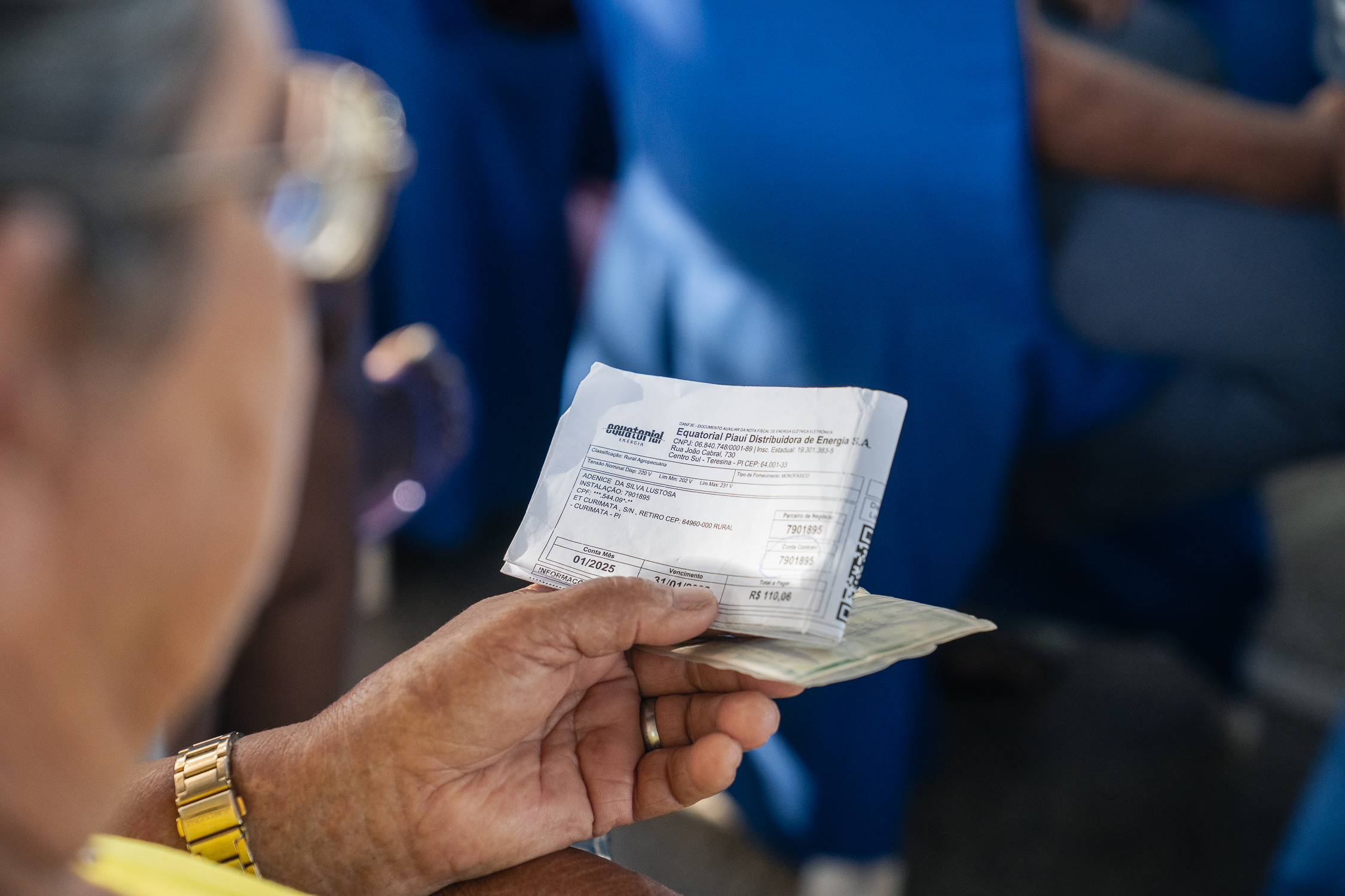 Saiba como solicitar a troca de titularidade da conta de energia em compra ou aluguel de imóvel