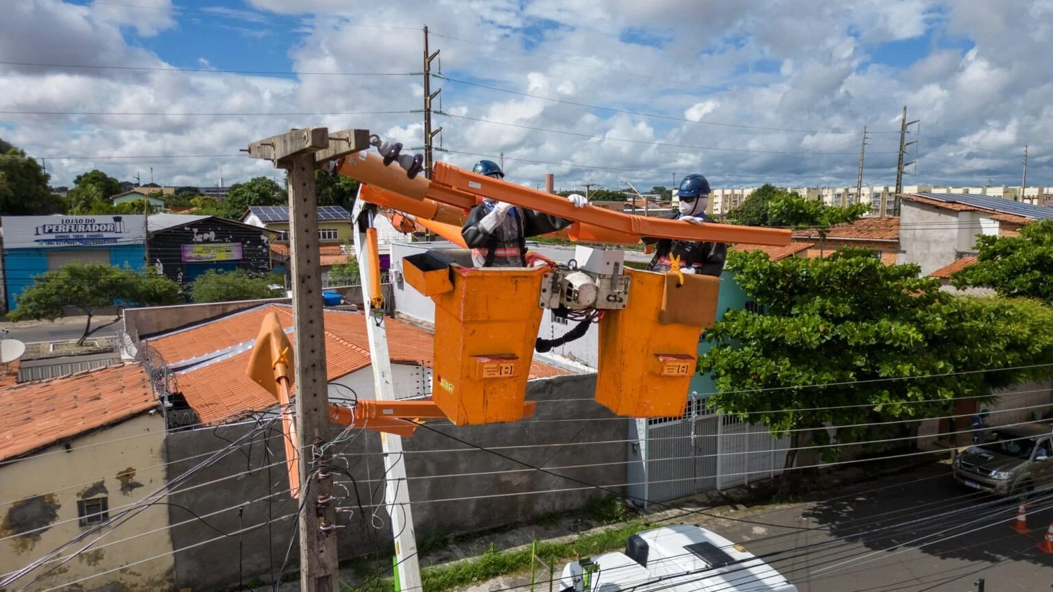 Equatorial Piauí fortalece automação da rede elétrica com instalação de religadores na região Sul do estado